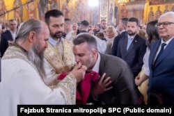 Premijer Milojko Spajić ( pričešćuje se) predsjednik Crne Gore Jakov Milatović i Skupštine Andrija Mandić