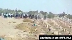 Кладбище на северной окраине Ашхабада, Июль, 2020 