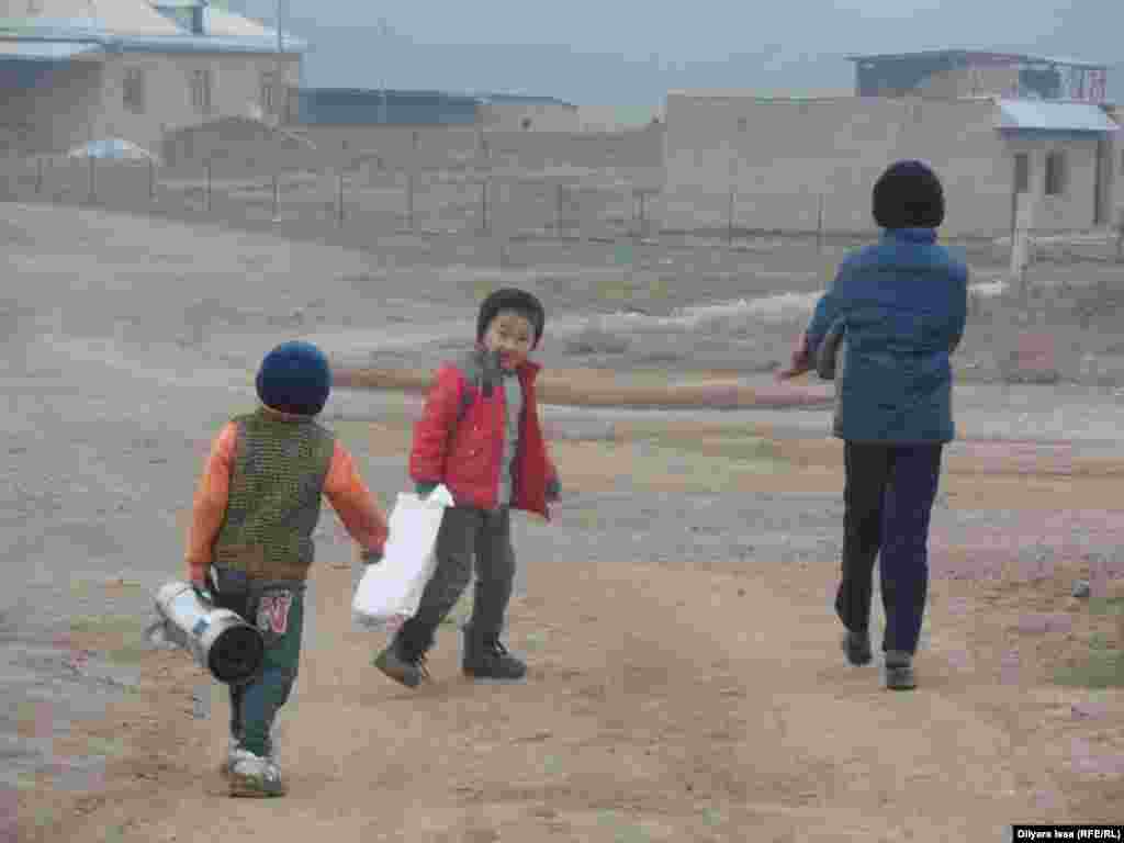 Дети в селе Багыс.