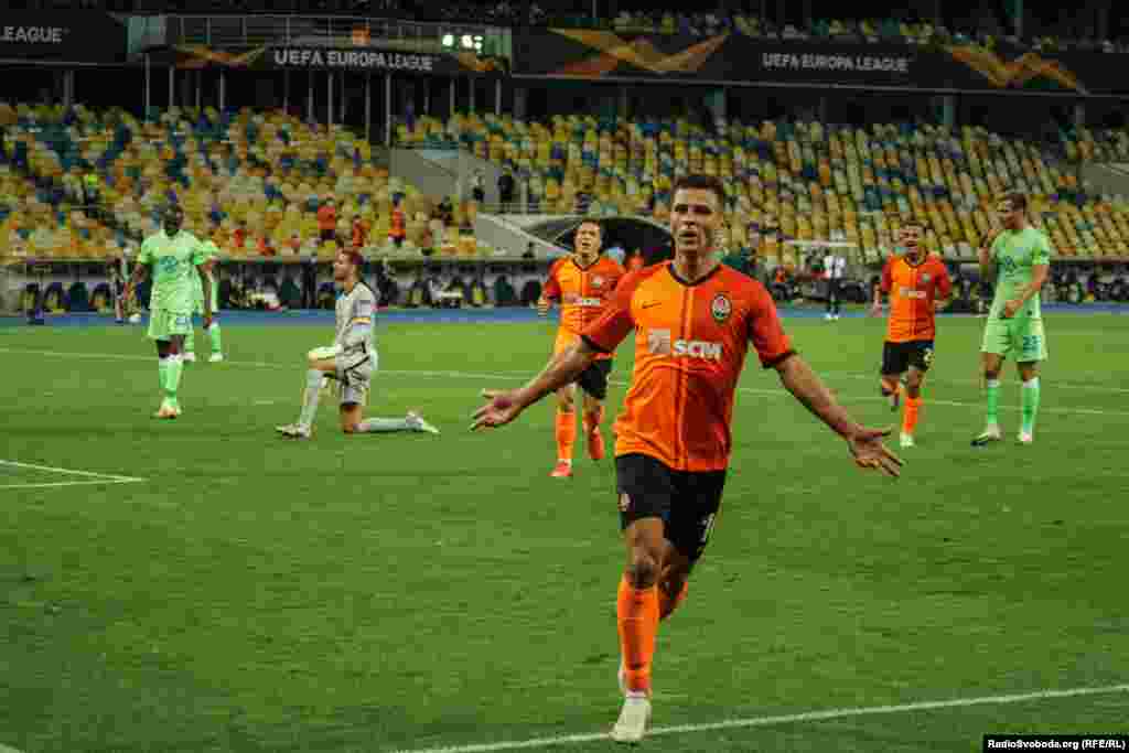 І вже коли ніхто не очікував забитих м'ячів, Додо та Манор Соломон на правому фланзі знайшли вільний простір, а простріл бразильця замкнув форвард &laquo;Шахтаря&raquo; Жуніор Мораес. 1:0 &ndash; на 89-й хвилині