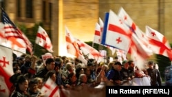 З листопада 2024 року в Грузії тривають протести. Вони розпочалися після того, як прем’єр-міністр Іраклі Кобахідзе заявив про зупинення переговорів щодо вступу до ЄС