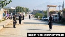 د خيبر پښتونخوا په باجوړ کې پوليس پهره کوي ـ انځور له ارشيفه