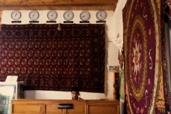 Бухарадагы мейманканалардын биринин кире бериши. 2010-жыл.