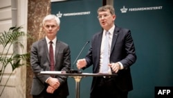Դանիայի պաշտպանության նախարար Տրոլս Լունդ Պոուլսենի (աջ) և Դանիայի պաշտպանության հետախուզական ծառայության ղեկավար Թոմաս Արենկելի մամուլի ասուլիսը, Կոպենհագեն, դեկտեմբերի 18