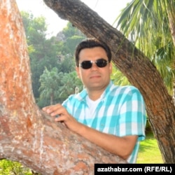 Resul Atageldiýew. Azatlyk Radiosynyň çeşmesi suratdaky şahsyýetiň Resul Atageldiýewdigini aýdýar.