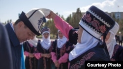 Төрөбаевдин эл менен жолугушуусу.