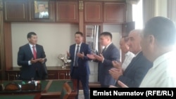 Узарбек Жылкыбаев, Замир Аскаров жана Таалайбек Сарыбашев. Иш ордуна отургузуу.