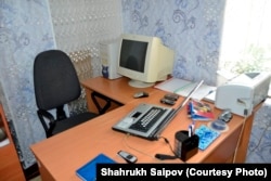 Алишер Саипов колдонгон техникалар. Сүрөт анын үй-музейинен тартылган.