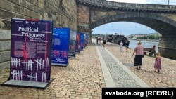 "Rusiye, Belarus ve Ukrayinadan siyasiy mabüsler" sergisi. Praga, Çehiya, 2025 senesi oraq ayınıñ 24-ü