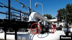 Az orosz Barátság kőolajvezeték vége a MOL százhalombattai finomítójában. A kép 2022. május 18-án készült (illusztráció).