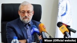 محمدجواد لاریجانی می‌گوید: مواضع کسانی که بخواهند از موضوع سپنتا نیکنام استفاده سیاسی کنند، صددرصد حرکتی به ضرر امنیت ملی است.