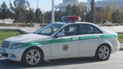 Aşgabadyň polisiýasy aýallaryň sürüjilik şahadatnamasyny elinden alýar