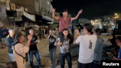 პალესტინელები ღაზის სექტორის ქალაქ ხან-იუნისში ზეიმობენ ისრაელსა და ჰამასს შორის პირველი შეთანხმების მიღწევას