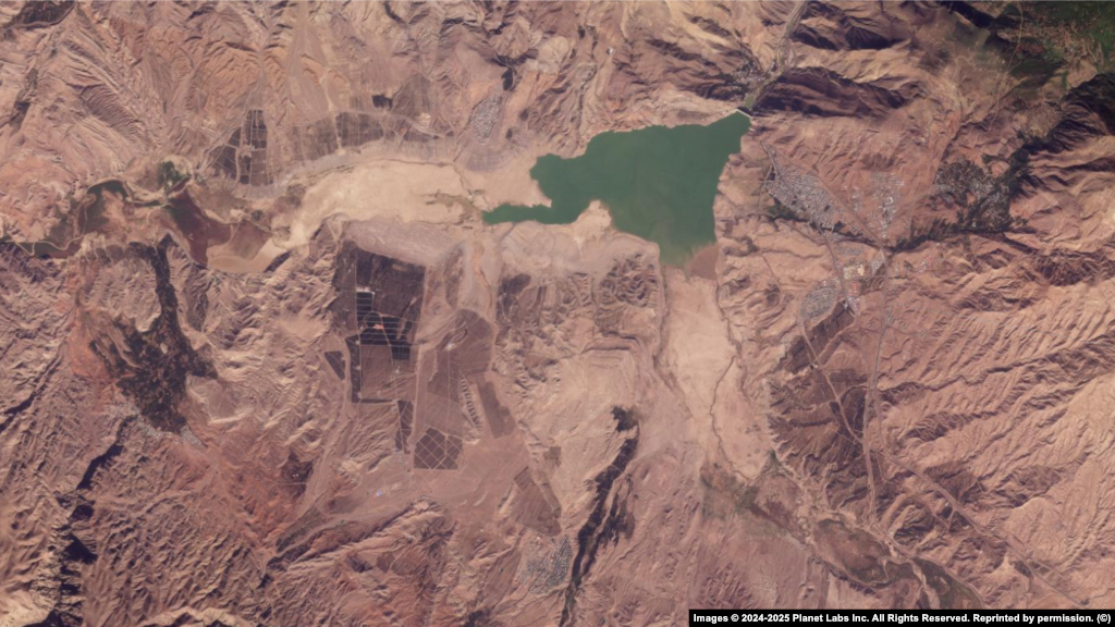 Сафедрӯд. Ин сарбанд, ки дар болои дарёи Сафедрӯд дар вилояти Гелон сохта шудааст, заминҳои кишоварзии васееро обёрӣ мекунад ва миллионҳо нафарро дар саросари даштҳои ҳосилхези шимоли Эрон бо об таъмин менамояд.