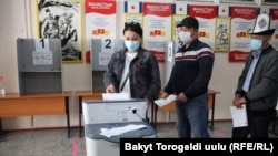 Один из избирательных участков на парламентских выборах 4 октября 2020 года. 