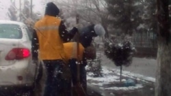 Maryda gar ýagdy. Arassaçylyk işgärleri ýagyn suwlaryna garşy sübseli we pilli ‘göreşdi’