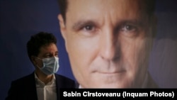 Nicușor Dan în timpul unei conferințe de presă la sediul de campanie, magazinul „București”, 7 septembrie 2020. Inquam Photos / Sabin Cîrstoveanu