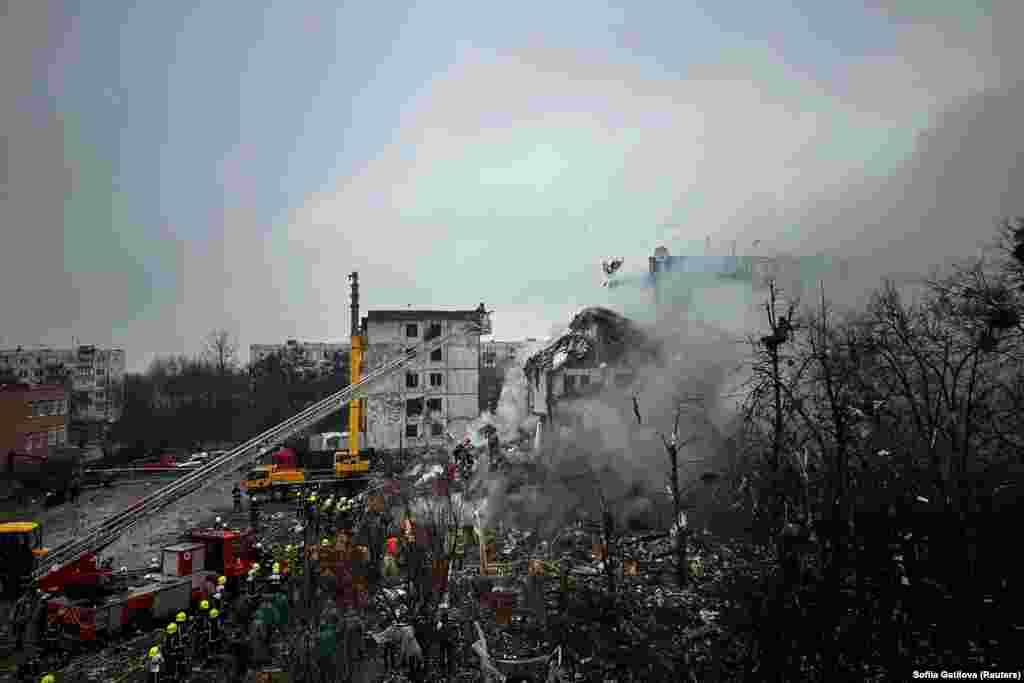 Маштаб разбурэньняў у Палтаве ў выніку расейскай атакі. Ад удару ў шматпавярховым доме разбураны адзін пад'езд і часткова другі. Пашкоджаныя 18 бліжэйшых жылых дамоў і дзіцячы садок