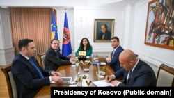Presidentja e Kosovës, Vjosa Osmani, takon liderët e partive politike. 15 Maj 2025. 