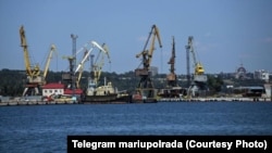 Морской порт Мариуполя, через который РФ вывозит продукцию с захваченных украинских территорий