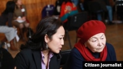 Сатанат Дүшалиева-Чилдрес "Сезим" кризистик борборунун жетекчиси Бүбүсара Рыскулова менен