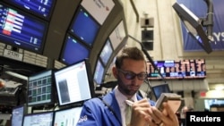 Нью-Йорк биржасындагы ортомчу сатуучулар, 2010-жыл