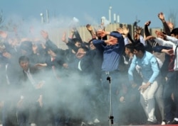 Апрель ыңкылабына арналган иш-чарада тартылган сүрөт. 2017-жыл.