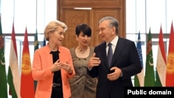 Yevropa Komissiyasi prezidenti Ursula fon der Lyayen prezident Shavkat Mirziyoyev bilan. Samarqand, 3-aprel, 2025-yil.