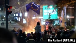 Калёна пратэстоўцаў на праспэкце Чаўчавадзэ, Тбілісі, 3 сьнежня 2024