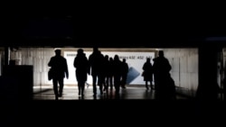 Электр токи узилгач, зулматга чўмган Тошкент метроси йўлагидаги йўловчилар, 25 январь, 2022