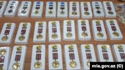 Saxta order və medallar