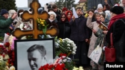 Могила Алексея Навального на Борисовском кладбище в Москве, 16 февраля 2025 г.