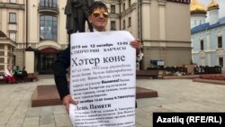 Активист Рәис Хәбиров, 2019 елда Хәтер көне чарасына чакырып тора