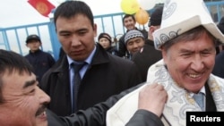 Дамир Мусакеев за А.Атамбаевым 