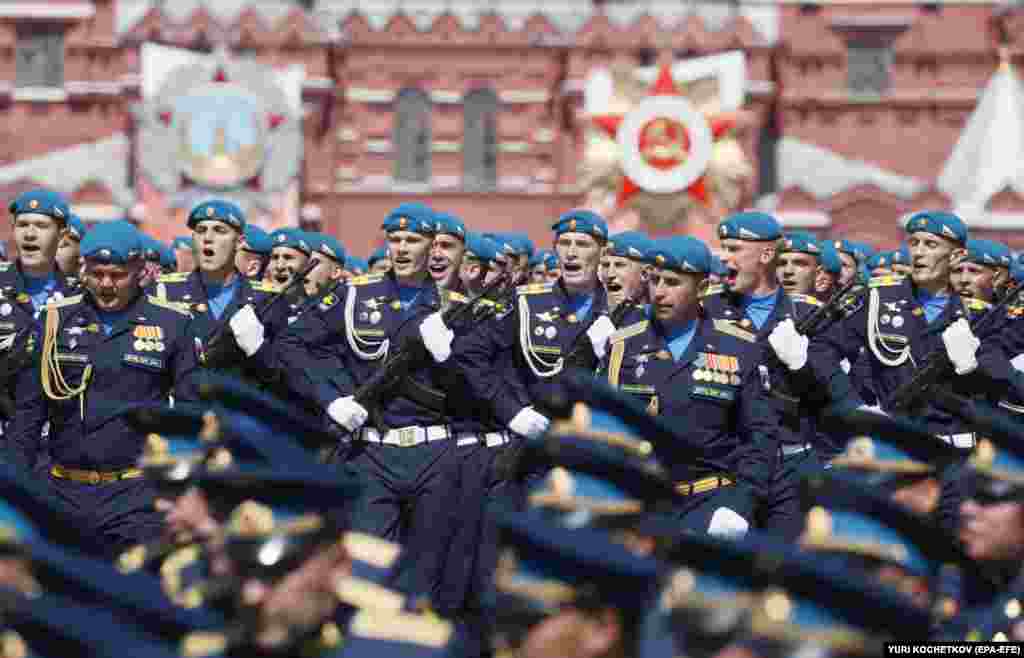 Russian paratroopers marching.