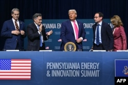Президент США Дональд Трамп на инвестиционном форуме Pennsylvania Energy and Innovation Summit 15 июля, 2025