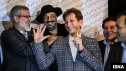 Бобак Занҷонӣ дар байн