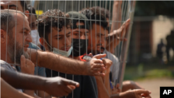 Част от пристигналите от Беларус в Литва мигранти, които имат основно иракски произход