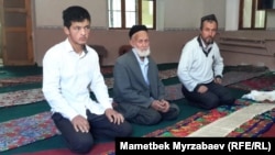 Саидбурхан Саидазимов, его зять Дильмурод Хамидов и внук Султанкожо.