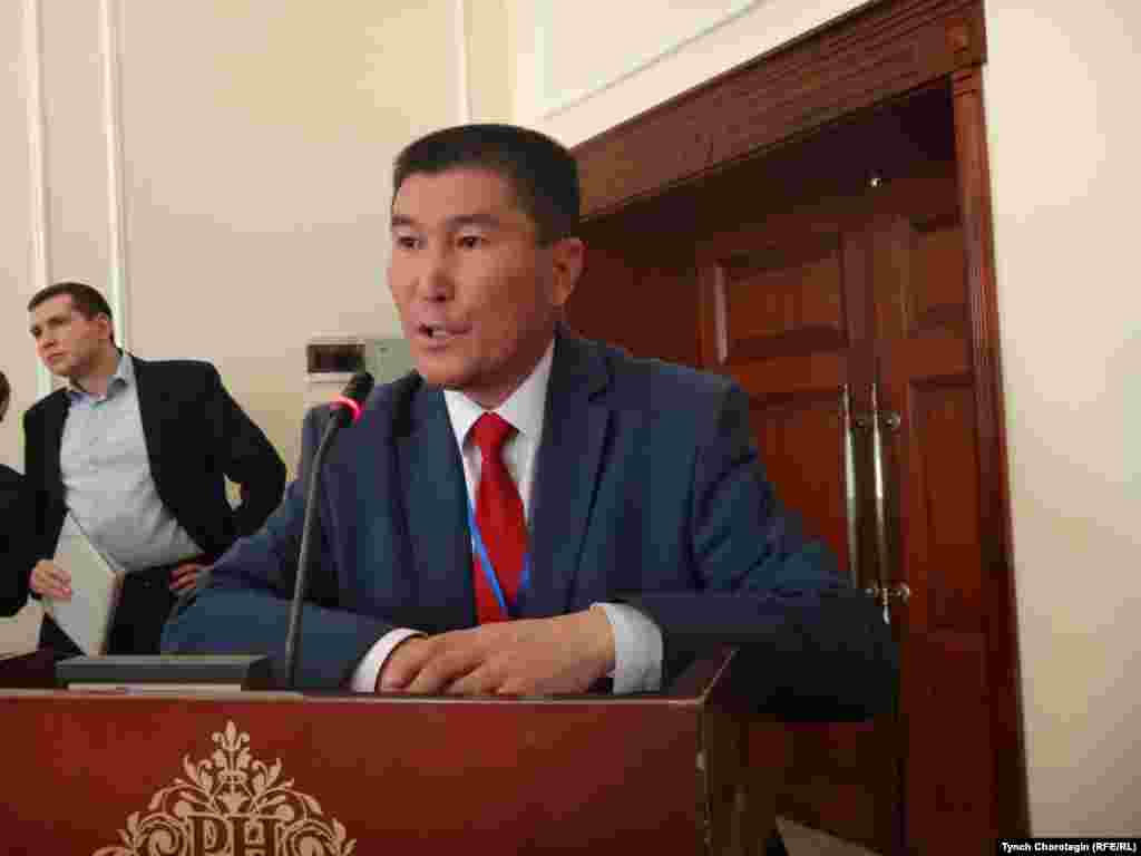 "Сталиндик репрессиянын күнөөсүз курмандыктары элдин эсинде" аттуу эл аралык илимий жыйында. Тарыхчы Жумагул Байдилдеев (И.&nbsp;Арабаев атындагы КМУнун доценти). 08.11.2017.