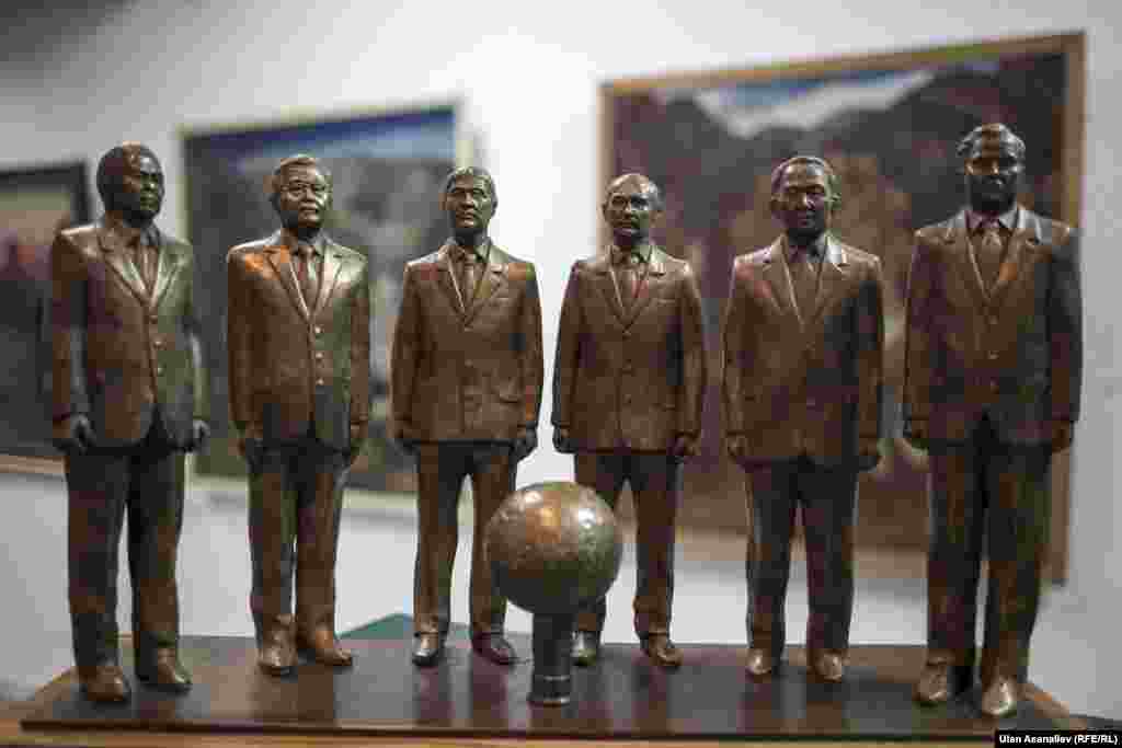 Эта небольшая скульптура лидеров ШОС