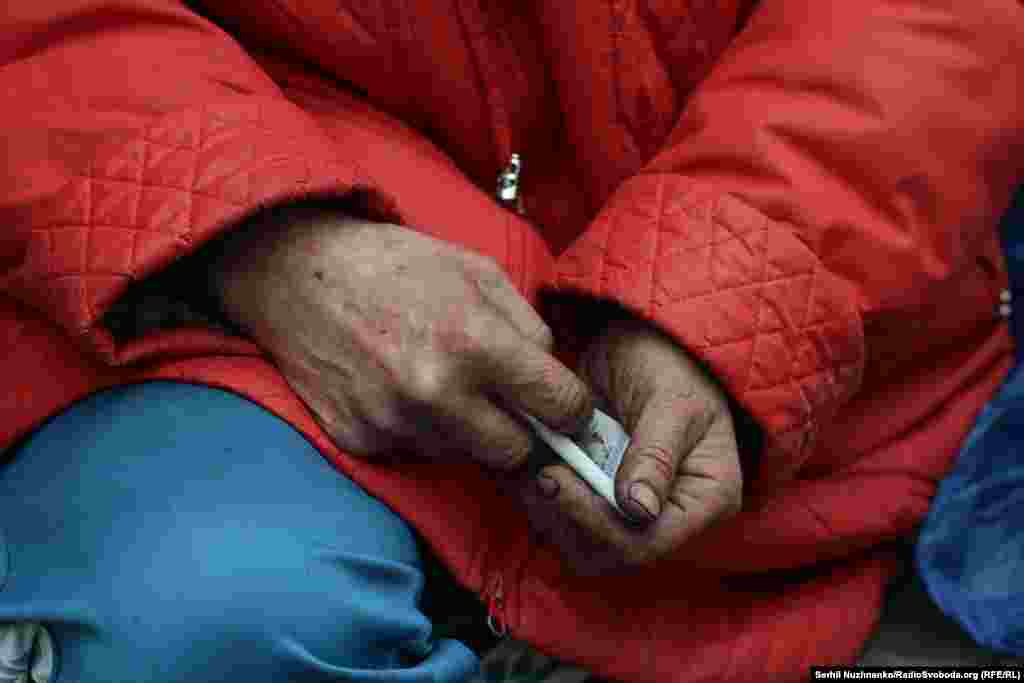 «Буквально за короткий час розбили місто, «тварини»…в мене вже від вогнища руки не відмиваються. Це що за життя? Це жах якийсь. Це нестерпно більше», – розповіла жінка