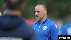 Հայաստանի ֆուտբոլի ազգային հավաքականի գլխավոր մարզիչ Եղիշե Մելիքյան, սեպտեմբեր, 2025թ.