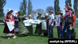 Ысык-Көлдөгү "Карагат" фестивалынын катышуучулары, август, 2013.