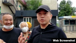 Асет Абишев после освобождения из тюрьмы. Алматинская область, 30 июля 2021 года