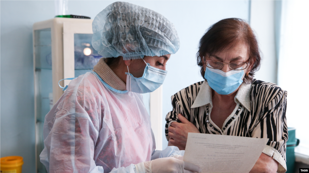 Пацієнту видається спеціальна пам'ятка про поведінку після вакцинації