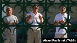 Кырымтатарлар гает намазында, архив фотосы