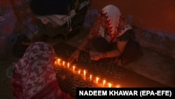 Бангладеште мурда керосин чырак жагышчу.