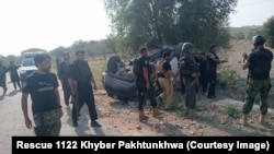 د اکتوبر پر ۲۴مه هم په هنګو کې په وسلوال برید کې د یو افسر په ګډون درې پولیس وژل شوي ول.