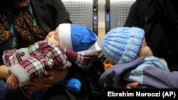 Otkako je Iran u novembru 2021. usvojio zakon koji ima za cilj povećanje broja stanovnika u zemlji, ženama je postalo sve teže i potencijalno opasnije da traže alternative sigurnim abortusima.